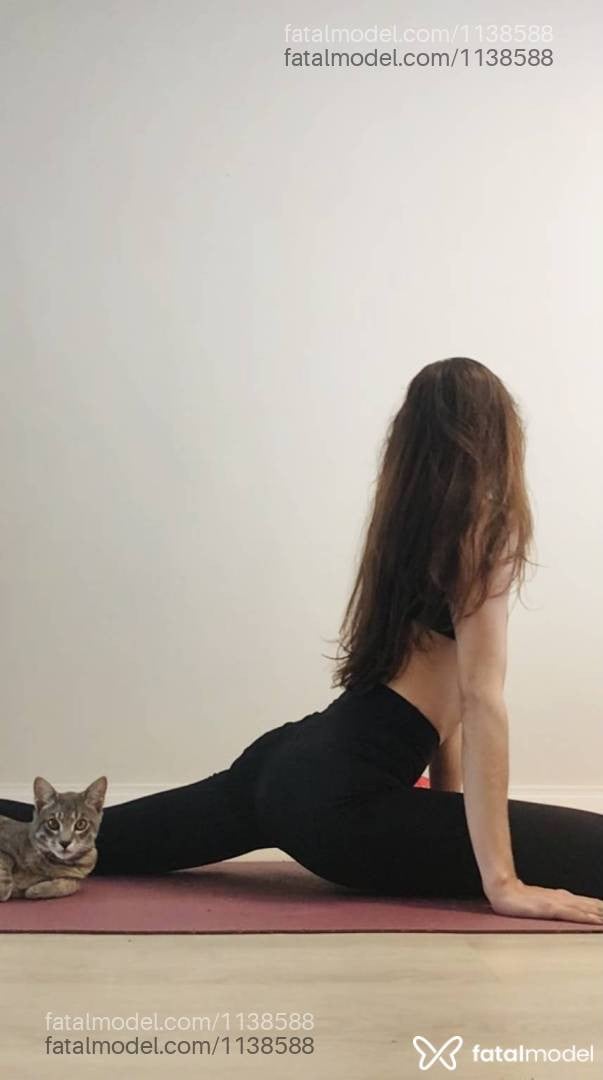 Acompanhante mulher com cabelo castanho de olhos castanhos - Roberta