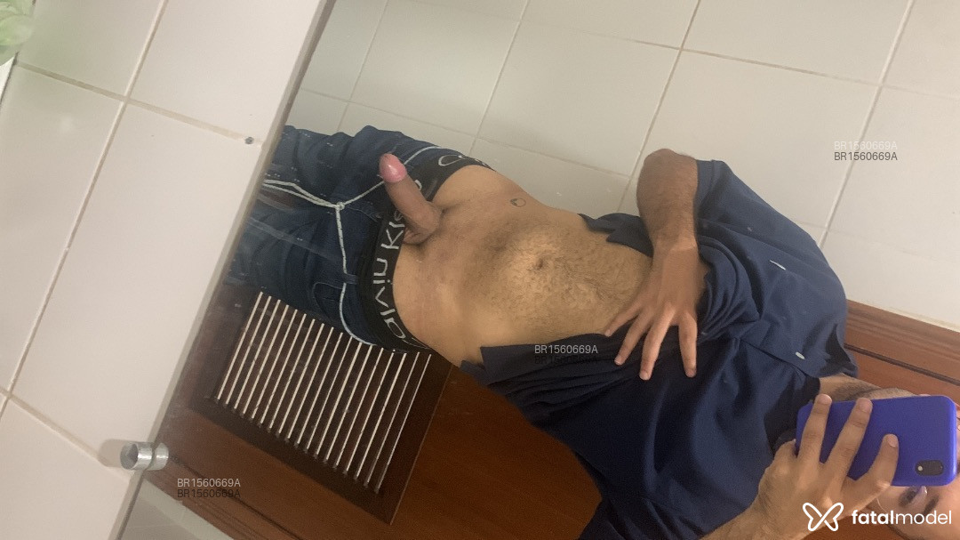 Acompanhante homem morena (o) de olhos castanhos em Rio de Janeiro - Gurizn