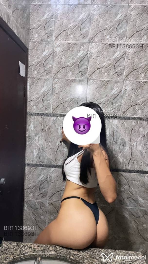 Acompanhante mulher com cabelo castanho de olhos castanhos - Lorena