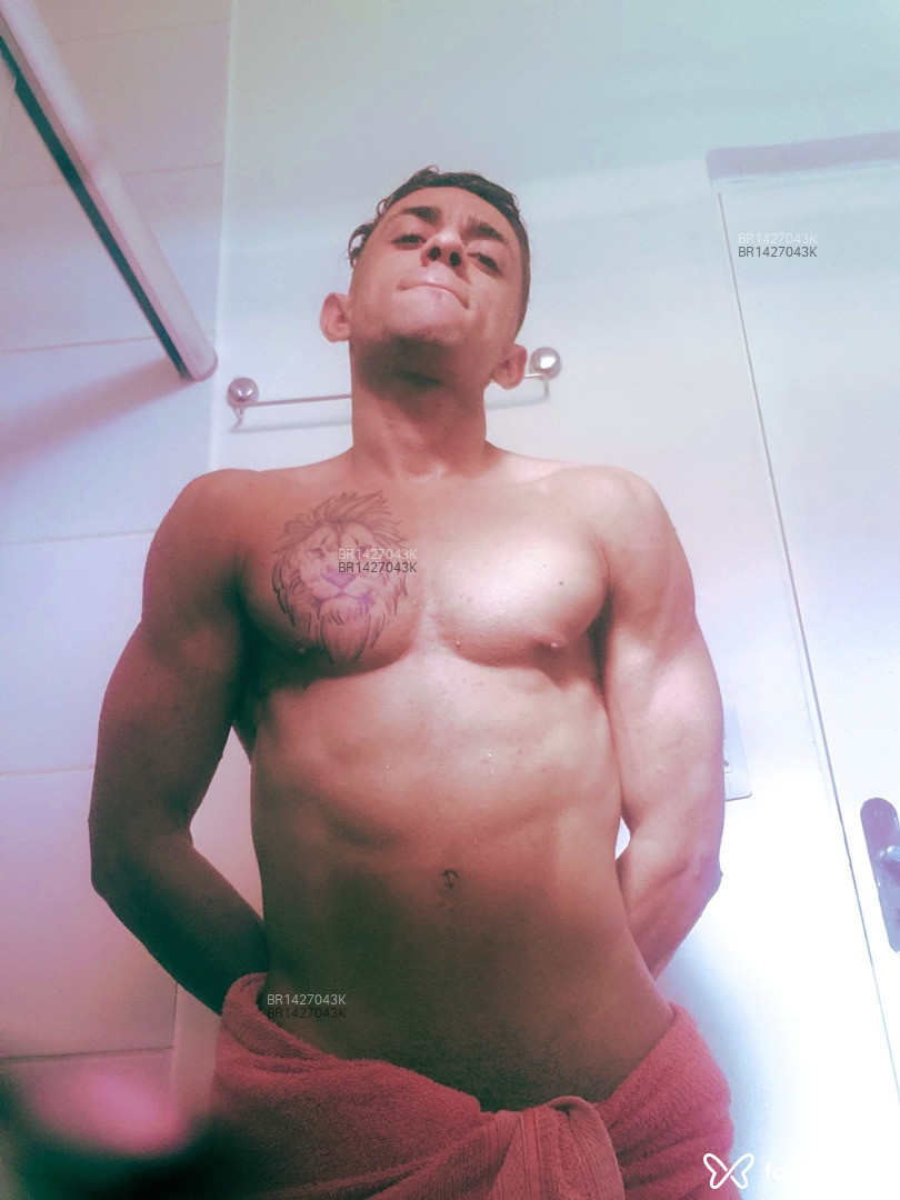 Acompanhante homem com cabelo castanho de olhos castanhos em Virtual Acompanhante homem com cabelo castanho de olhos castanhos em Virtual - Gabriel