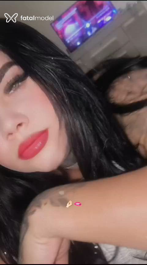 Acompanhante mulher morena (o) de olhos verdes - Vivi Guedes