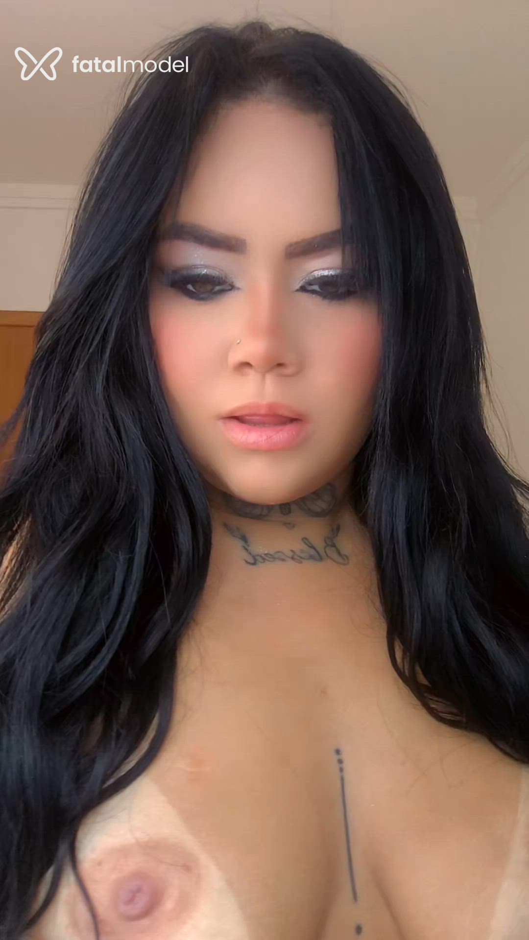 Acompanhante mulher morena (o) de olhos verdes - Vivi Guedes