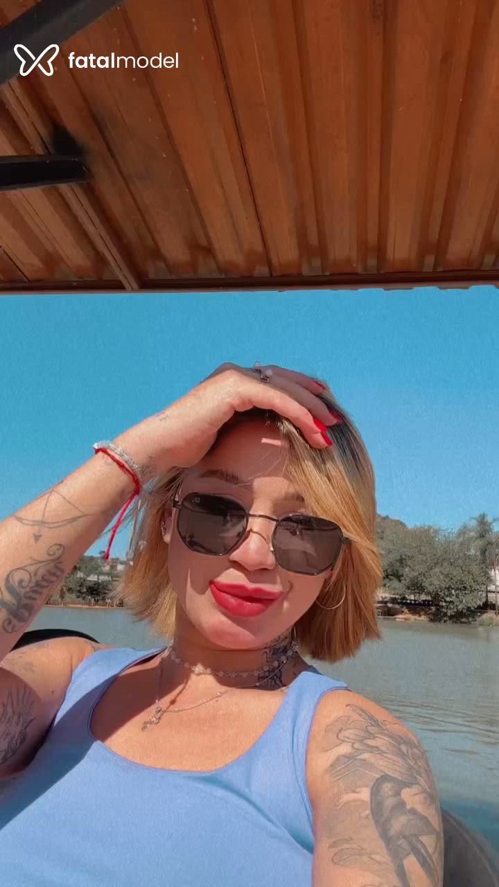 Acompanhante mulher loira (o) de olhos castanhos - Priincesa