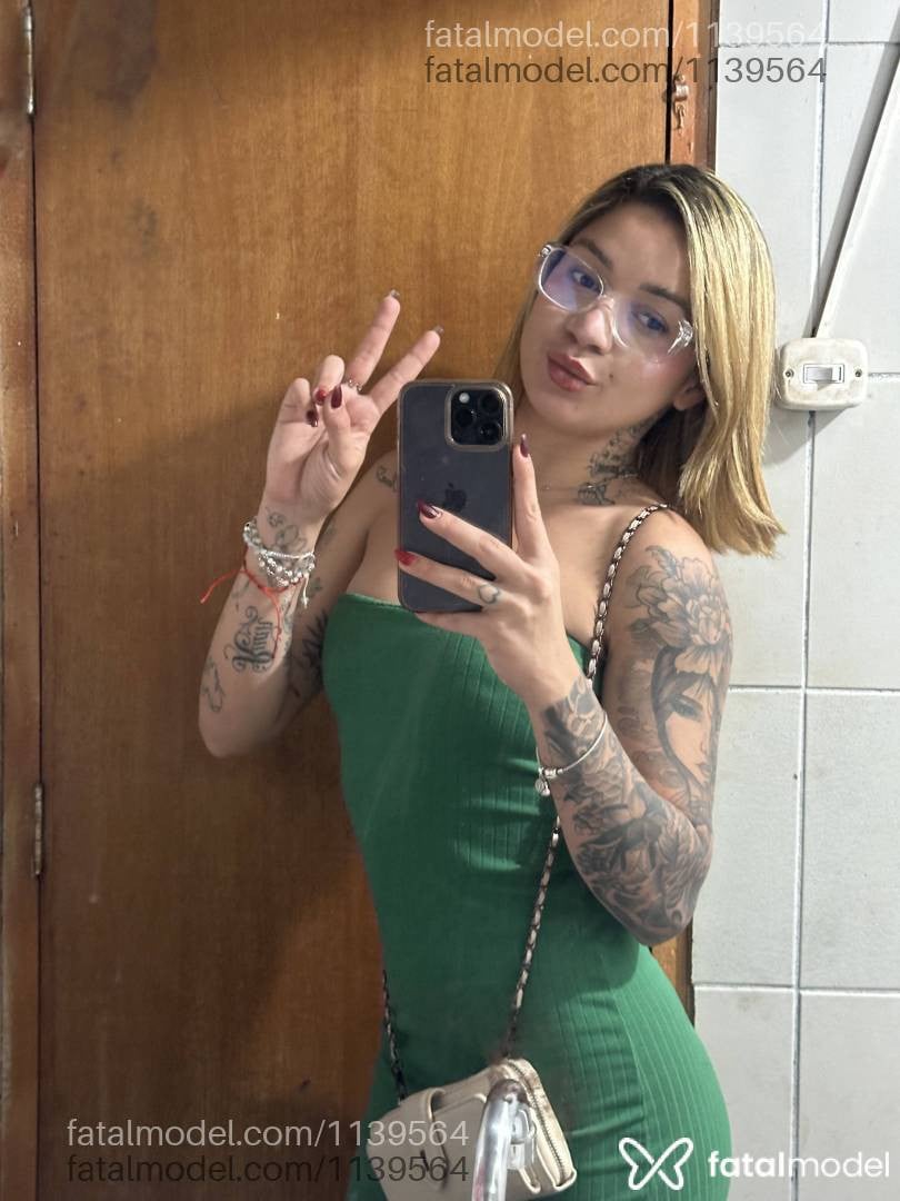 Acompanhante mulher loira (o) de olhos castanhos - Priincesa