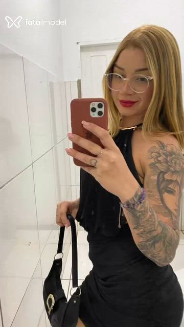 Acompanhante mulher loira (o) de olhos castanhos - Priincesa