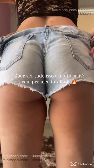 Acompanhante mulher morena (o) de olhos castanhos - Julia Muller Acompanhante mulher morena (o) de olhos castanhos - Julia Muller