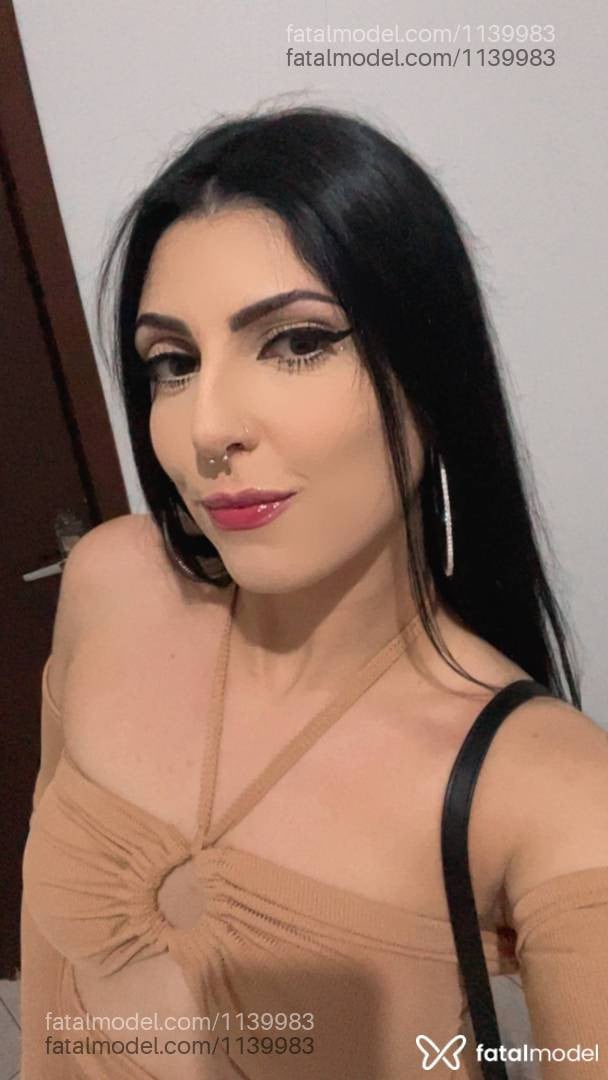 Acompanhante mulher morena (o) de olhos castanhos - Julia Muller