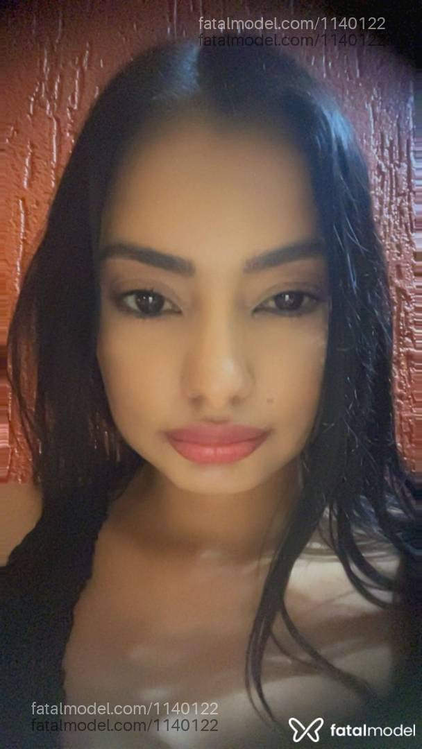 Acompanhante mulher morena (o) de olhos pretos - Laura