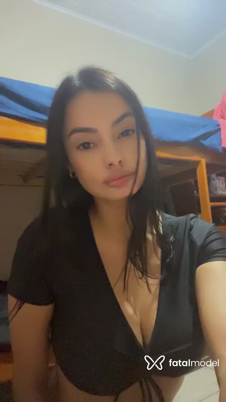 Acompanhante mulher morena (o) de olhos pretos - Laura Acompanhante mulher morena (o) de olhos pretos - Laura