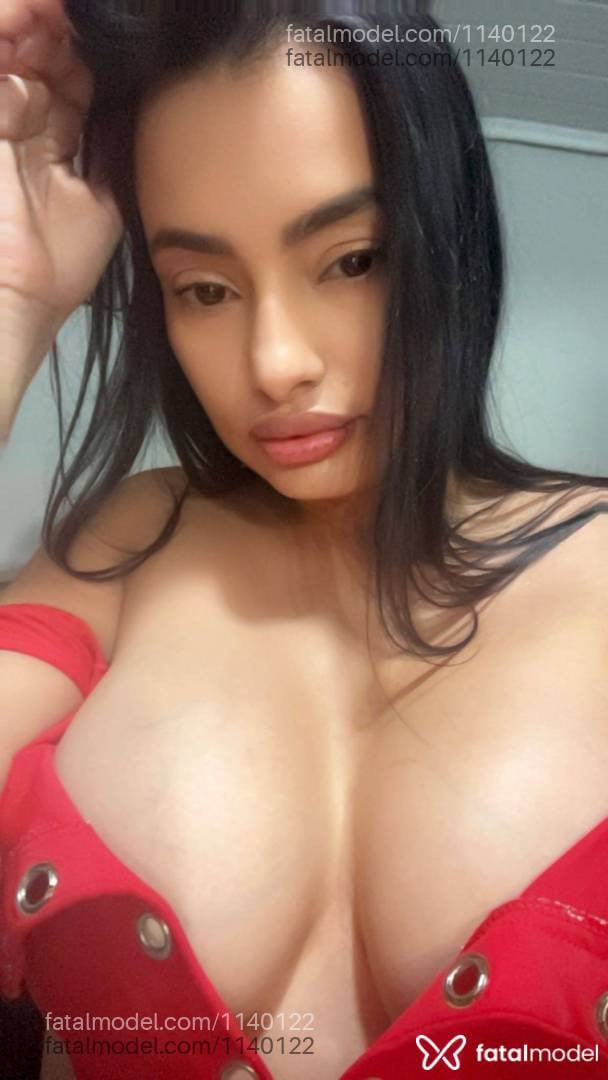 Acompanhante mulher morena (o) de olhos pretos - Laura