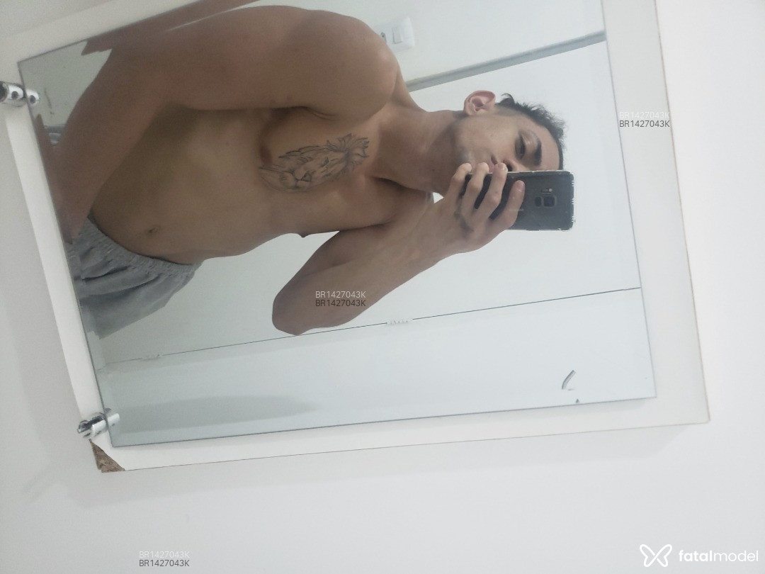 Acompanhante homem com cabelo castanho de olhos castanhos em Virtual Acompanhante homem com cabelo castanho de olhos castanhos em Virtual - Gabriel