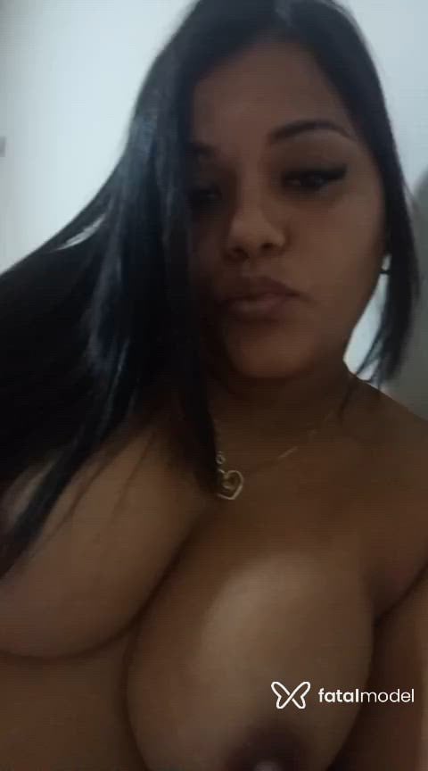 Acompanhante mulher morena (o) de olhos pretos - Catarina