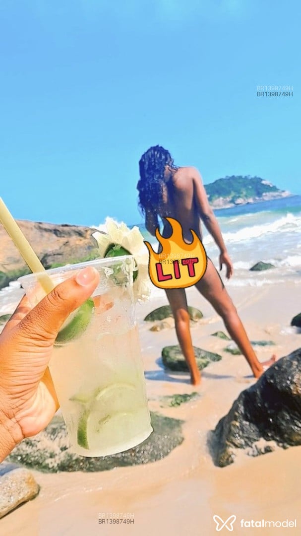 Acompanhante mulher com cabelo castanho de olhos castanhos em Irati - Ingrid Santos