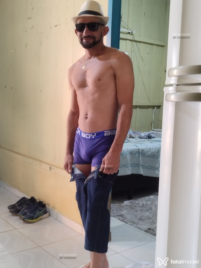 Acompanhante homem com cabelo castanho de olhos castanhos em Virtual - Dyonboy