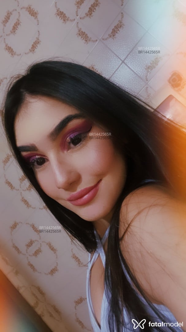 Acompanhante mulher com cabelo castanho de olhos castanhos em Brasília Acompanhante mulher com cabelo castanho de olhos castanhos em Brasília - Eduarda