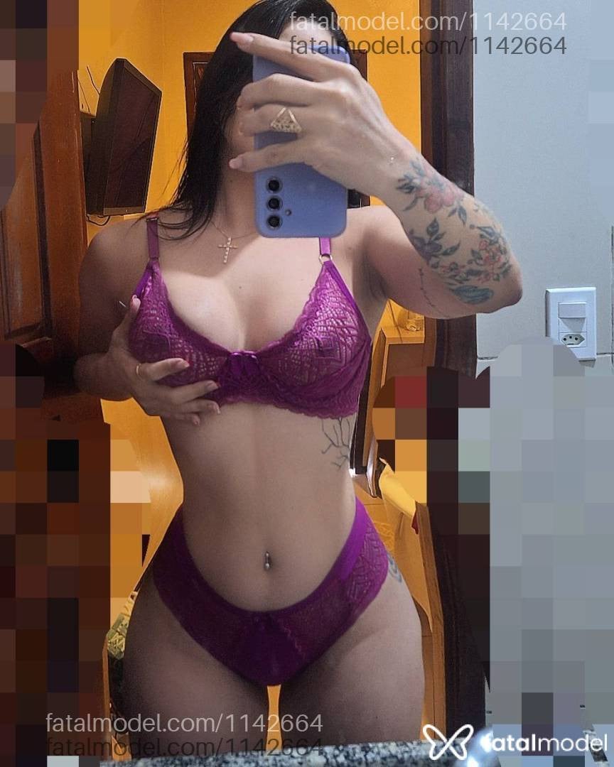 Acompanhante mulher com cabelo castanho de olhos mel - Marcela Ferraz