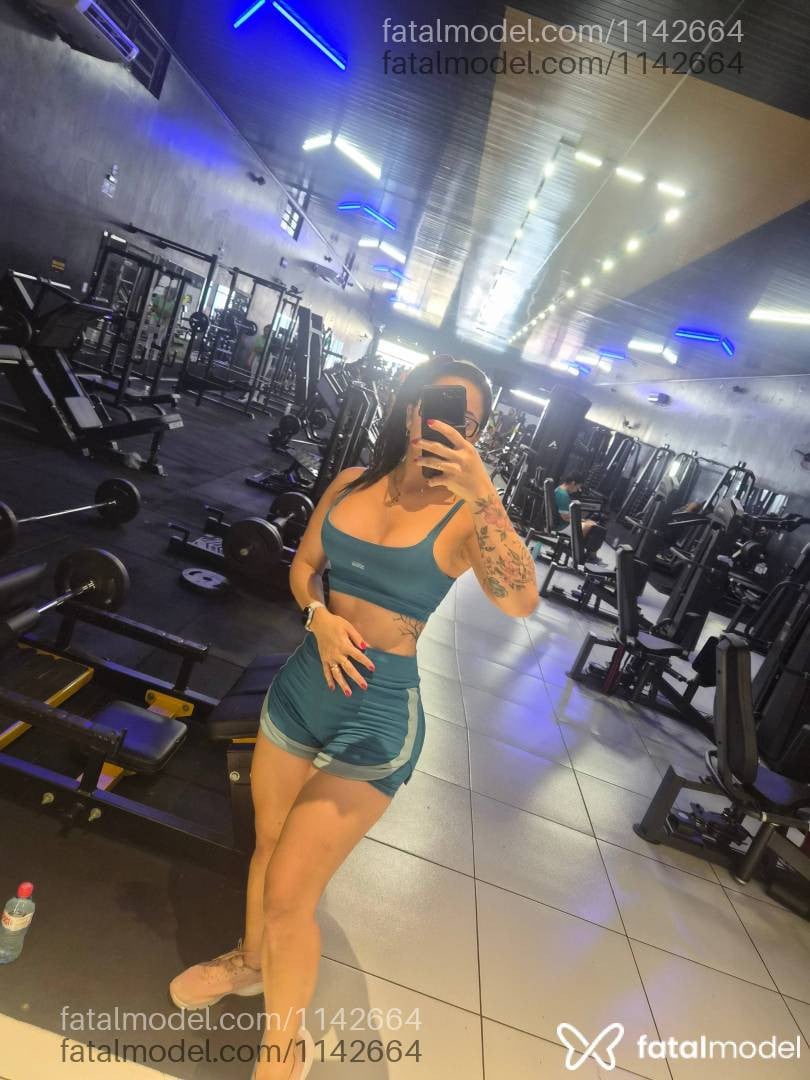 Acompanhante mulher com cabelo castanho de olhos mel - Marcela Ferraz