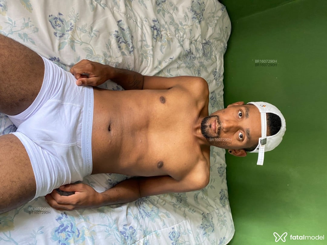Acompanhante homem morena (o) de olhos pretos em Joinville - Gabriel Henrique