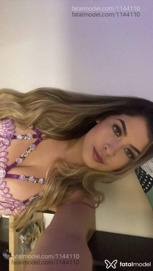 Acompanhante mulher loira (o) de olhos azuis - Bruna