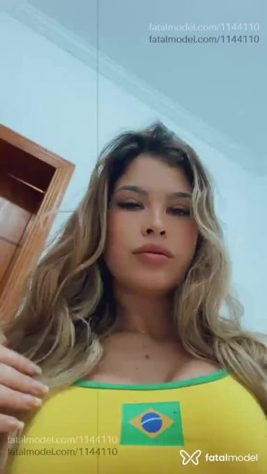 Acompanhante mulher loira (o) de olhos azuis - Bruna