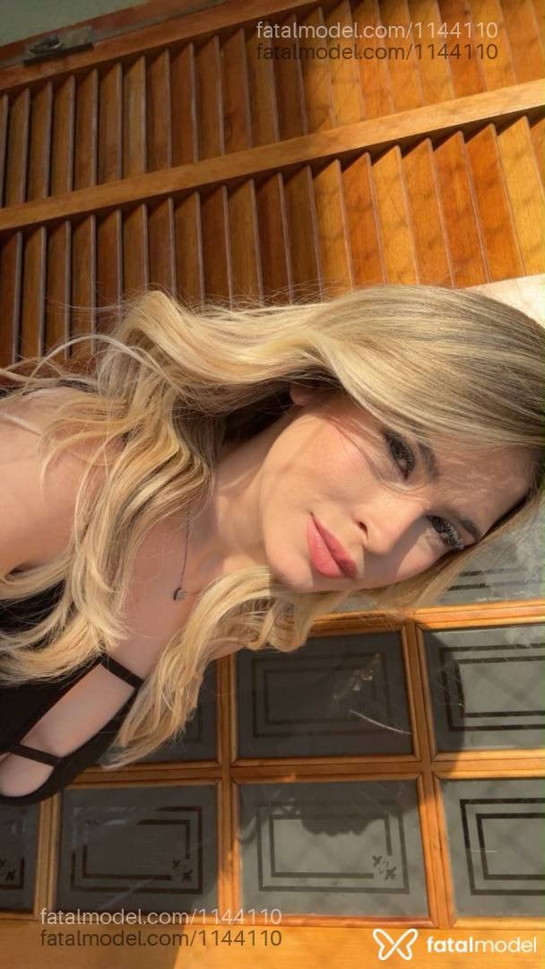 Acompanhante mulher loira (o) de olhos azuis - Bruna