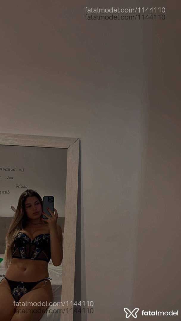 Acompanhante mulher loira (o) de olhos azuis - Bruna