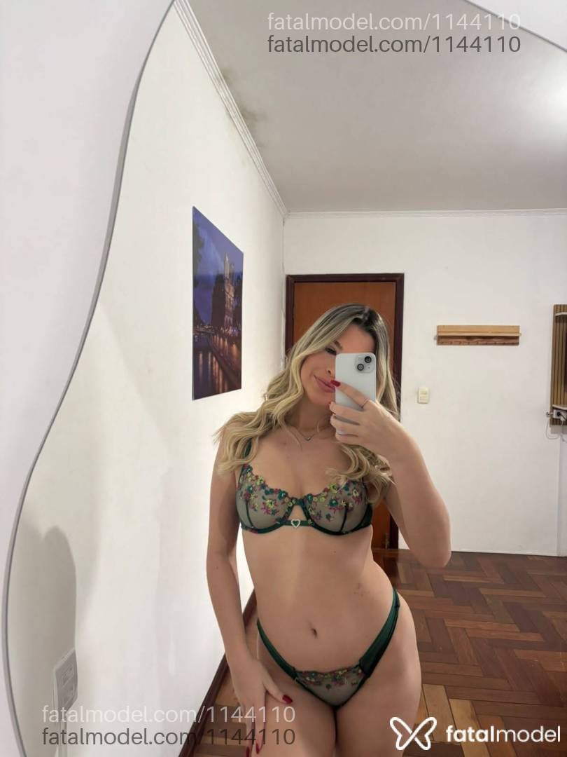 Acompanhante mulher loira (o) de olhos azuis - Bruna