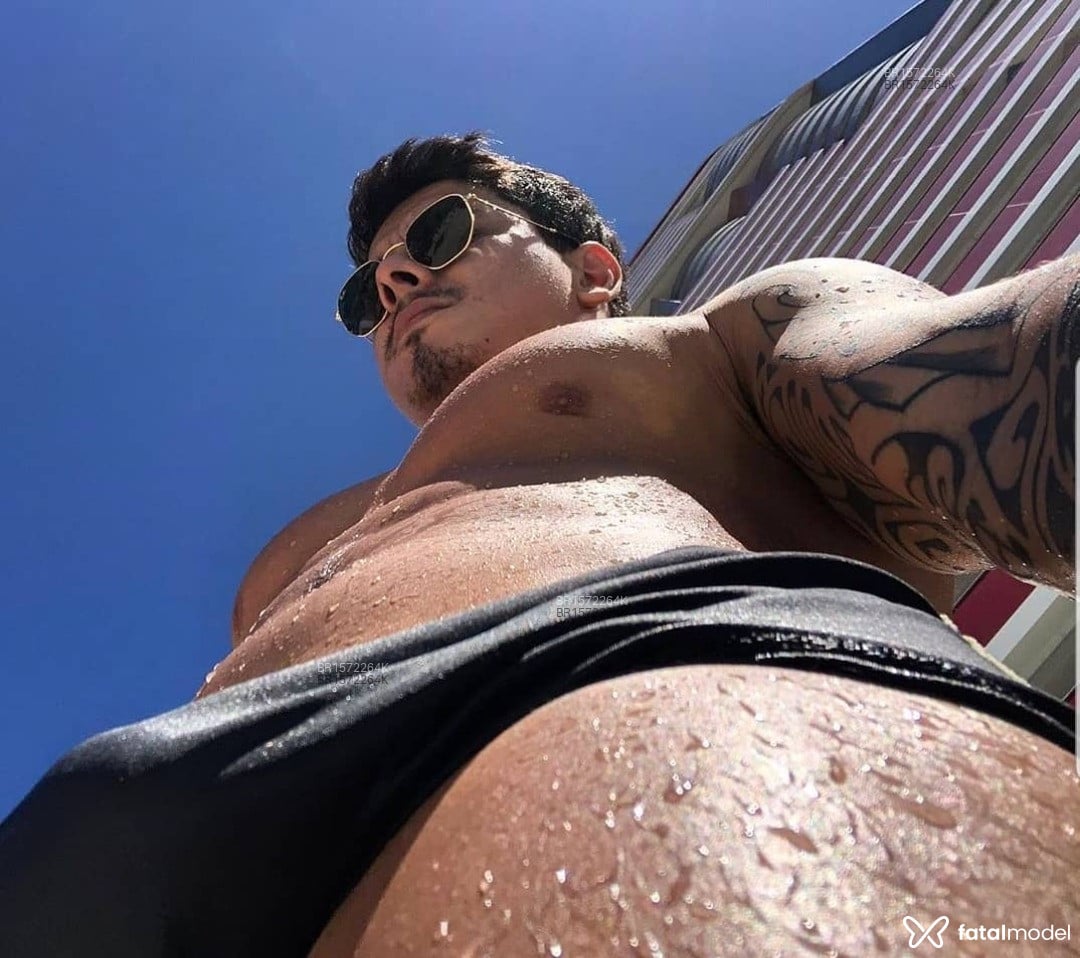 Acompanhante homem com cabelo castanho de olhos castanhos em Virtual Acompanhante homem com cabelo castanho de olhos castanhos em Virtual - William