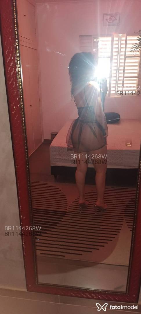 Acompanhante mulher com cabelo castanho de olhos verdes em Avaré Acompanhante mulher com cabelo castanho de olhos verdes em Avaré - CLARA
