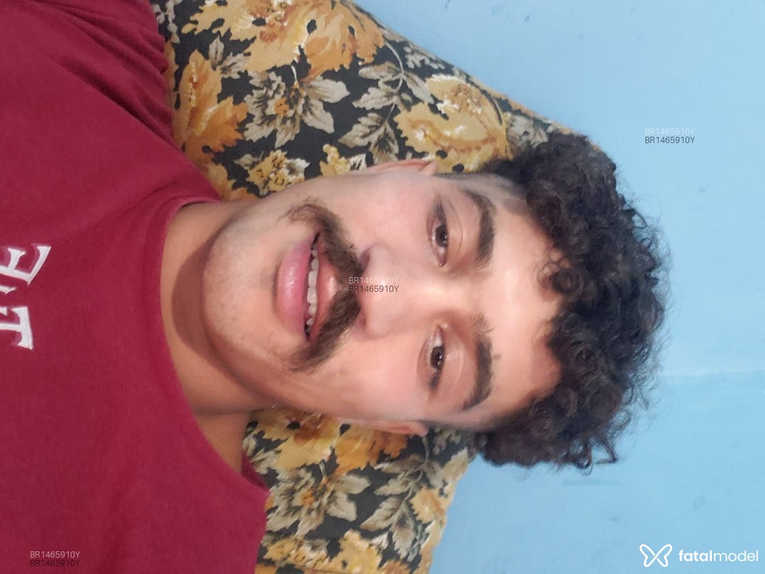 Acompanhante homem sem cabelo de olhos castanhos em Colombo - Rodrigo