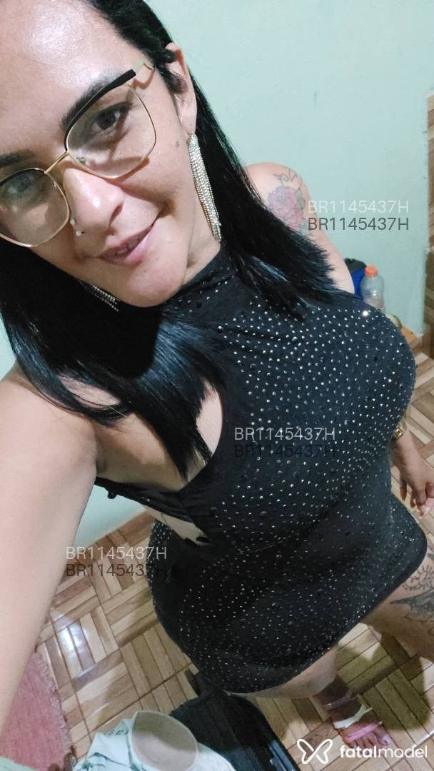 Acompanhante mulher morena (o) de olhos castanhos em Nova Crixás Acompanhante mulher morena (o) de olhos castanhos em Nova Crixás - Gisele