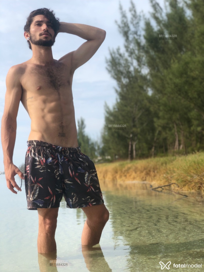 Acompanhante homem com cabelo castanho de olhos mel - Mattos Acompanhante homem com cabelo castanho de olhos mel - Mattos