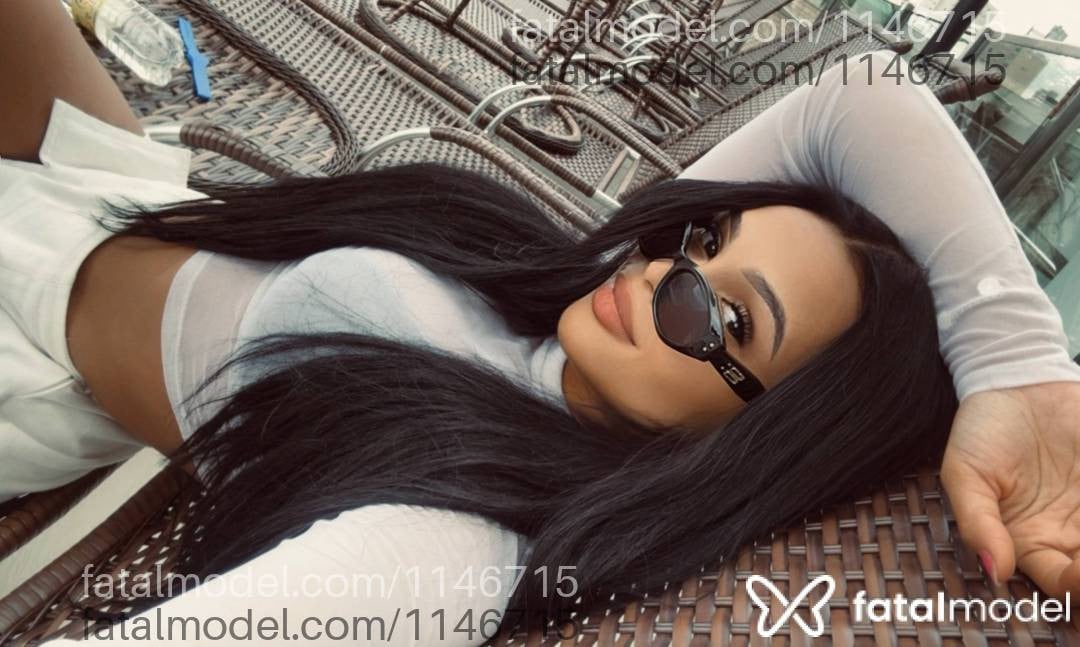 Acompanhante mulher com cabelo castanho de olhos castanhos em Criciúma - Kim
