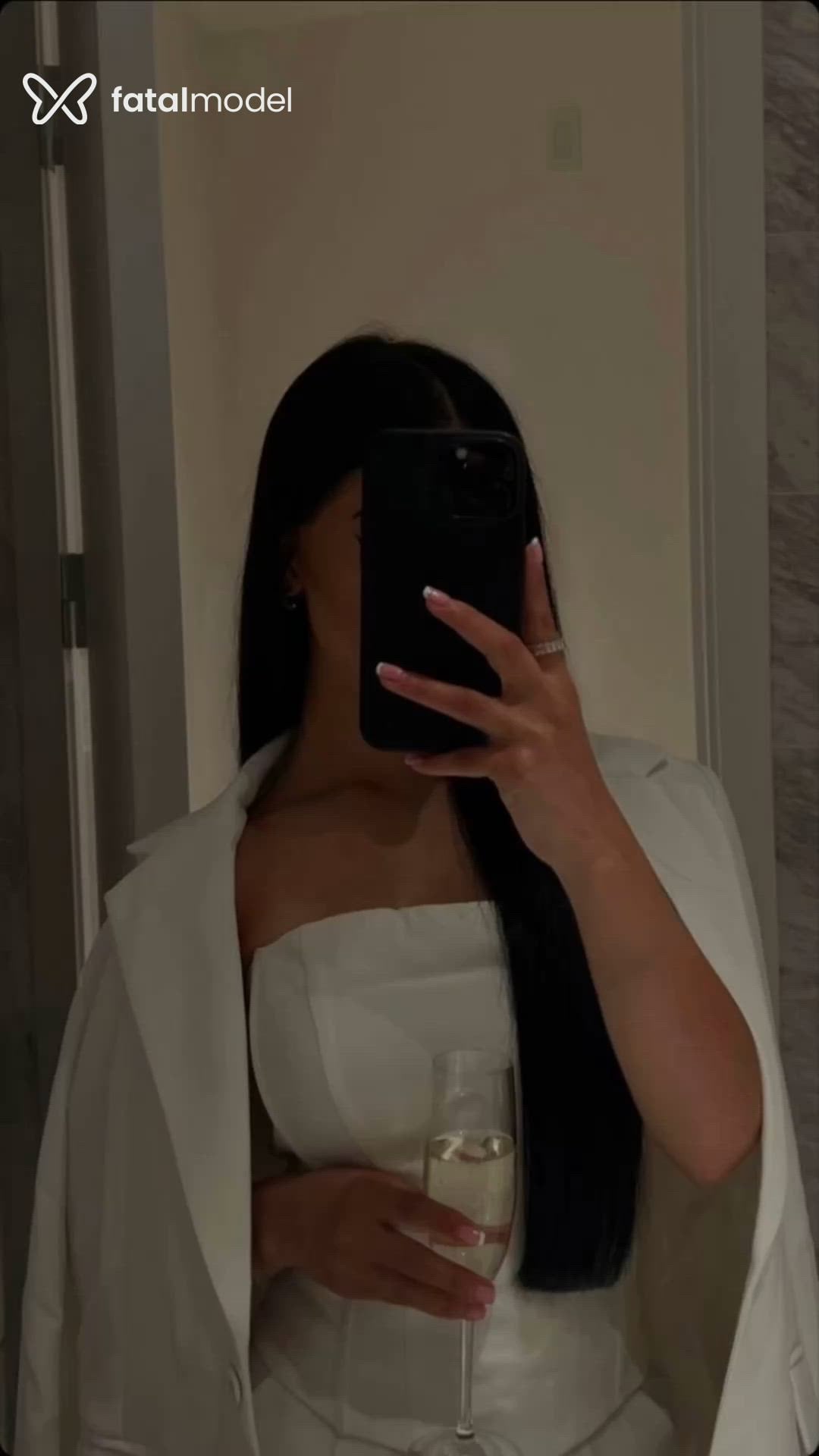 Acompanhante mulher com cabelo castanho de olhos castanhos - Kim