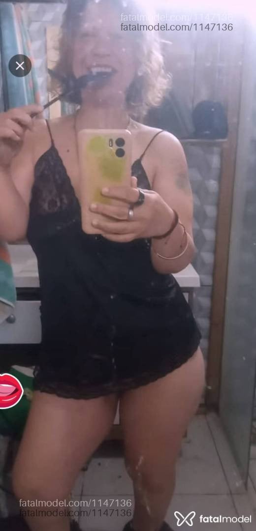 Acompanhante mulher com cabelo castanho de olhos mel - Elena Baichinha