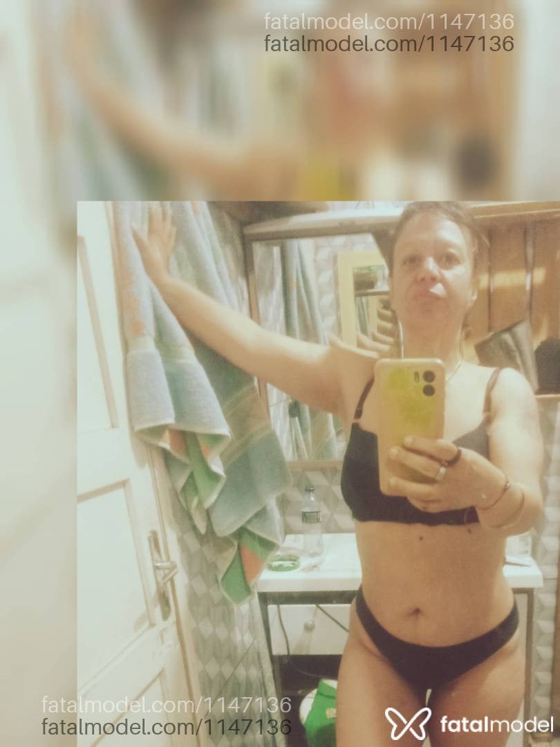 Acompanhante mulher com cabelo castanho de olhos mel em Santana do Livramento - Elena Baichinha