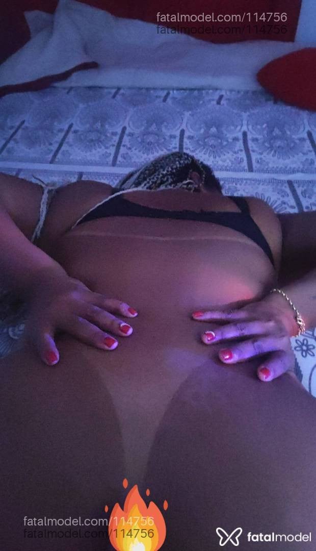 Acompanhante mulher com cabelo colorido de olhos pretos - BELA NEGRAA