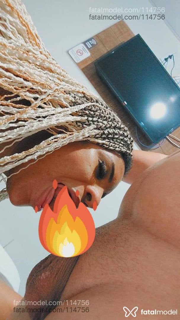 Acompanhante mulher com cabelo colorido de olhos pretos - BELA NEGRAA