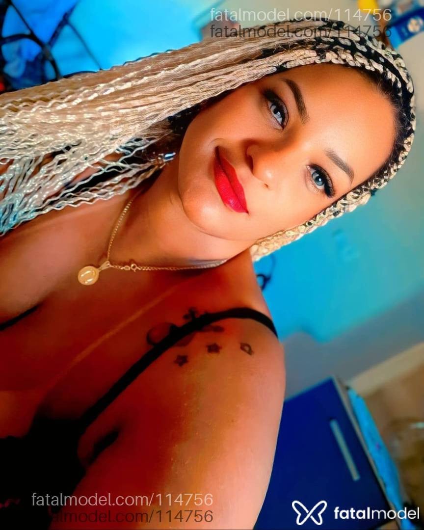 Acompanhante mulher com cabelo colorido de olhos pretos - BELA NEGRAA