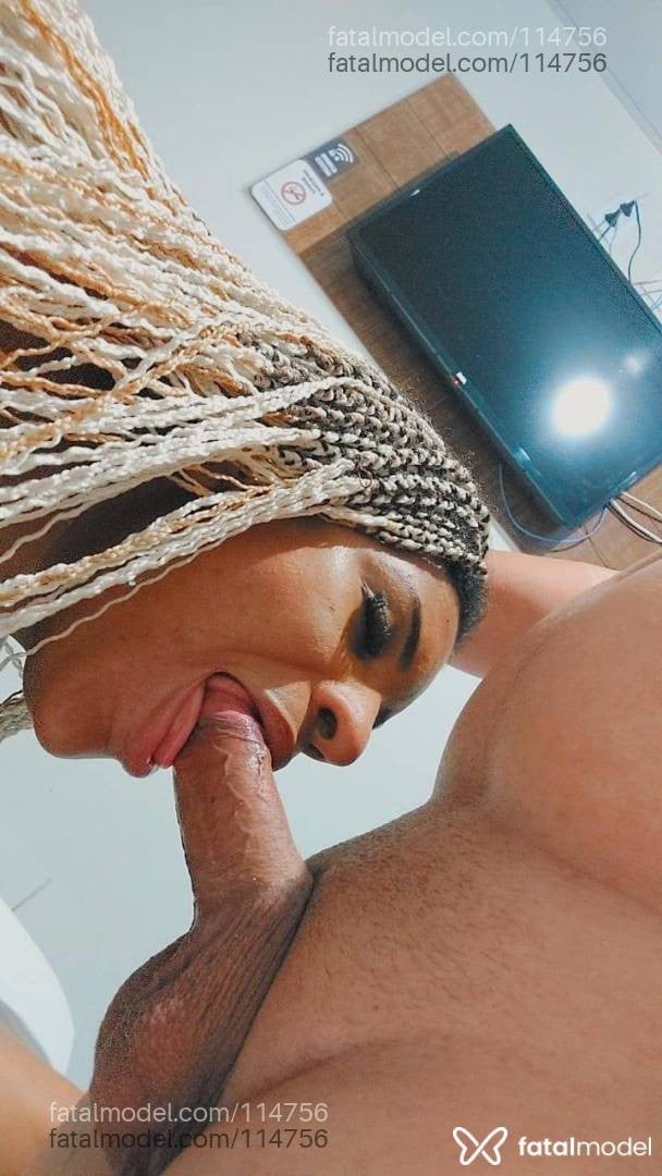 Acompanhante mulher com cabelo colorido de olhos pretos - BELA NEGRAA