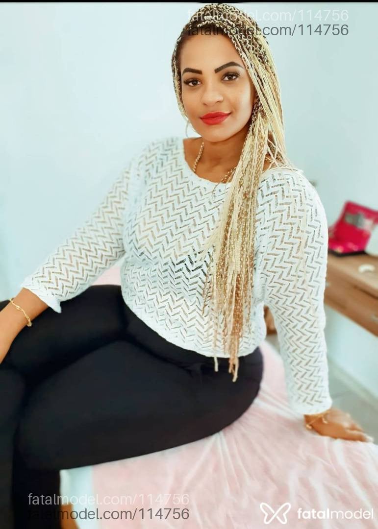 Acompanhante mulher com cabelo colorido de olhos pretos - BELA NEGRAA
