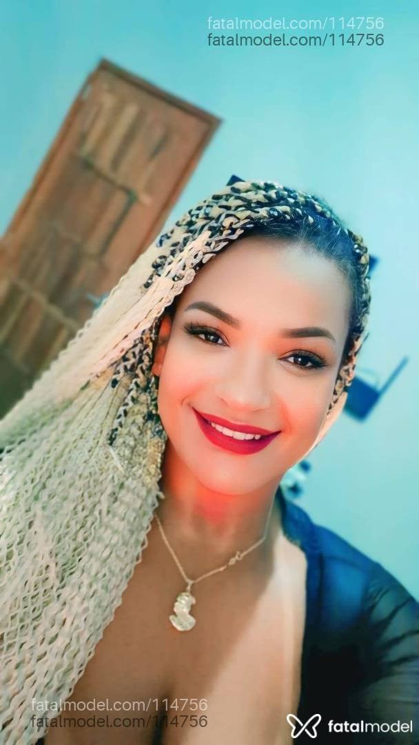 Acompanhante mulher com cabelo colorido de olhos pretos em Cáceres - BELA NEGRAA
