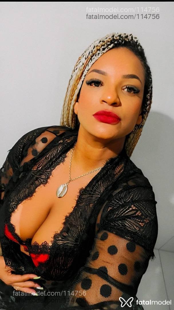 Acompanhante mulher com cabelo colorido de olhos pretos - BELA NEGRAA