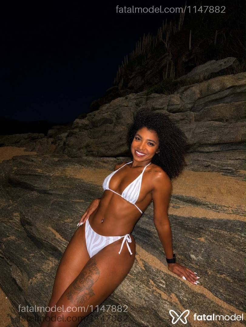 Acompanhante mulher morena (o) de olhos pretos - Byela Souza