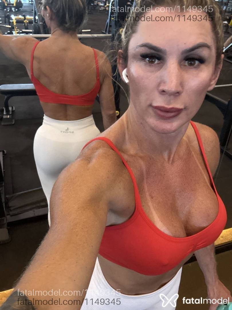 Acompanhante travesti loira (o) de olhos mel - Renata Alves