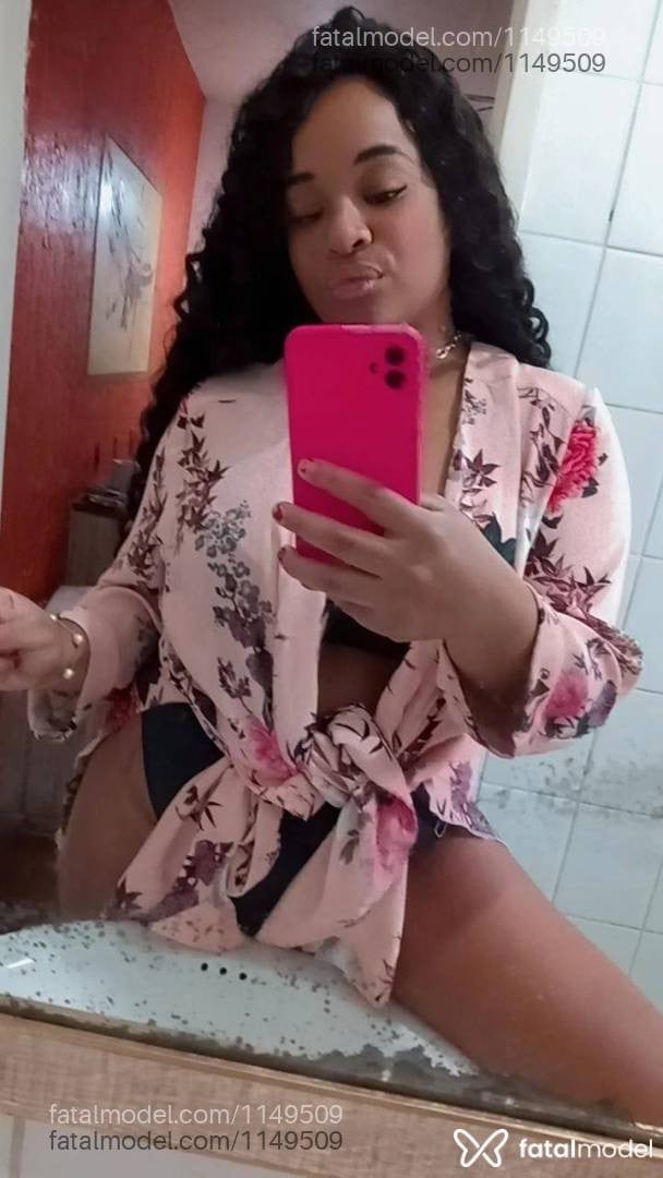 Acompanhante mulher morena (o) de olhos pretos - Lorena