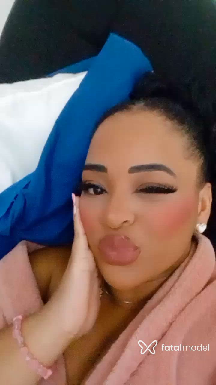 Acompanhante mulher morena (o) de olhos pretos - Lorena