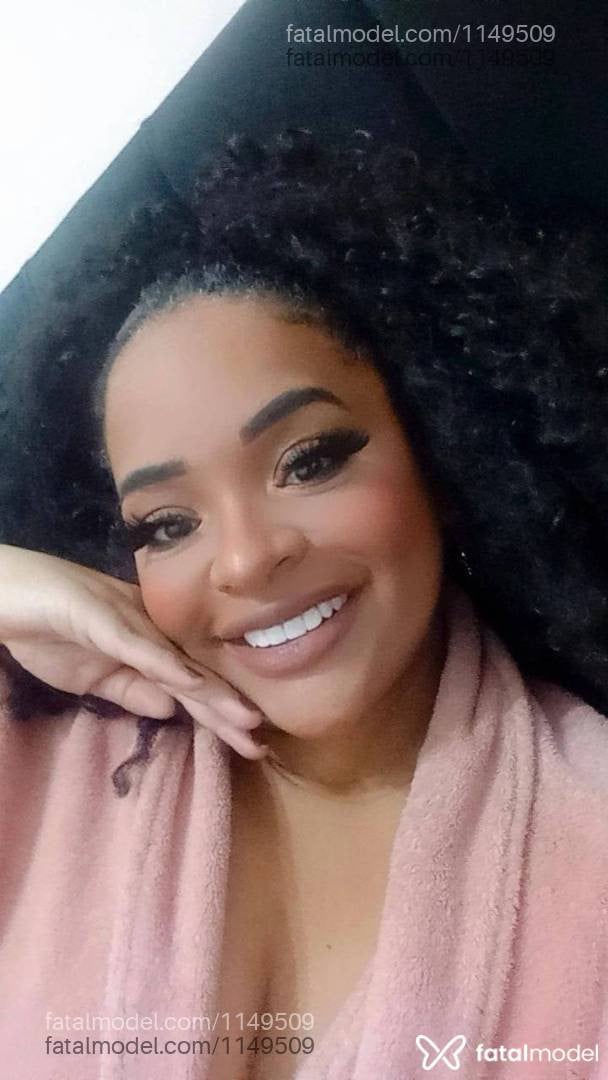 Acompanhante mulher morena (o) de olhos pretos - Lorena