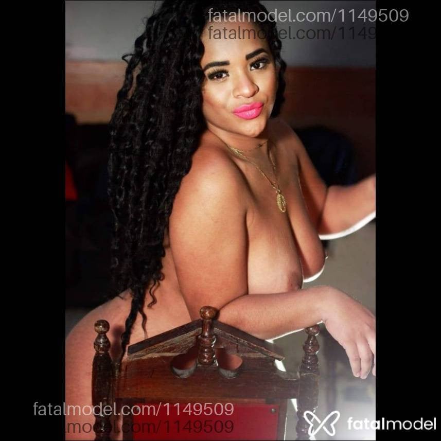 Acompanhante mulher morena (o) de olhos pretos - Lorena