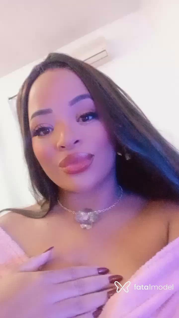Acompanhante mulher morena (o) de olhos pretos - Lorena